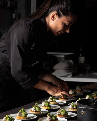 Marine Nomblot prepairing dishes